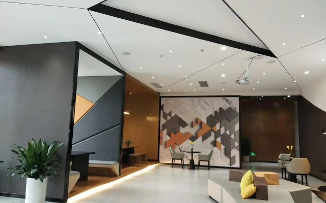 IU Hotels·Nanning Zoo Metro Station RT-Mart