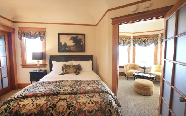 The Charles Pacific Grove - Artfully Designed Inclusive Inn