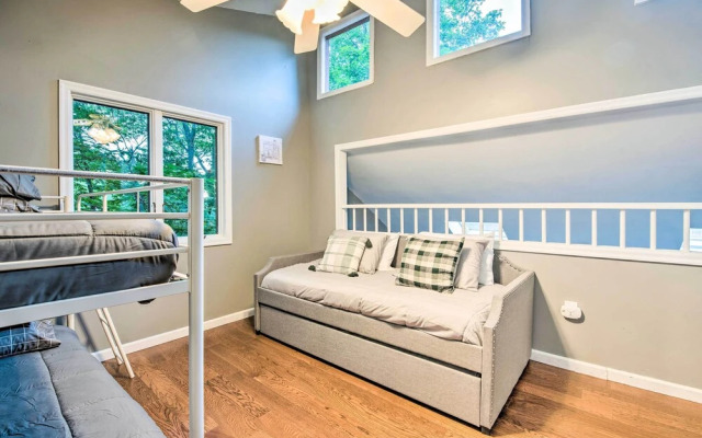 Poconos House w/ Large Deck, Gas Grill & Fire Pit!