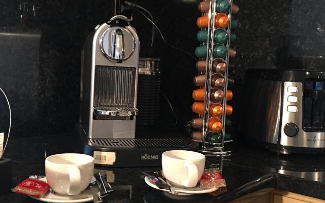 citycentre lake view apartment