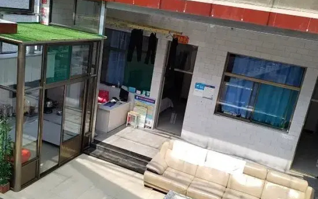 Lingshi Cave Hotel