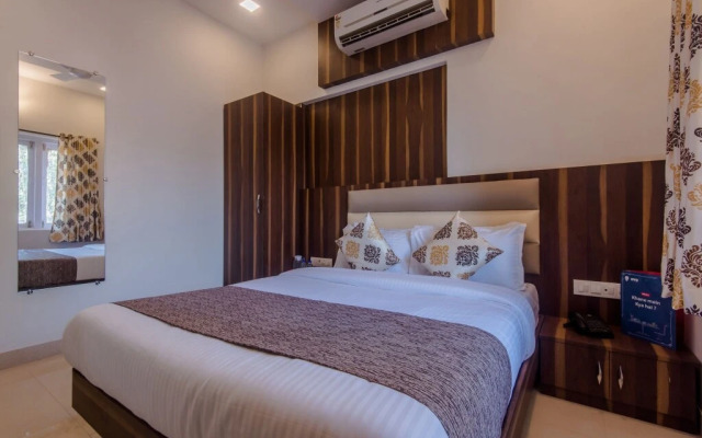 Hotel Golden Palms by OYO