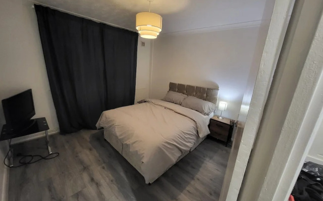 Charming 2-bed Apartment in Grays