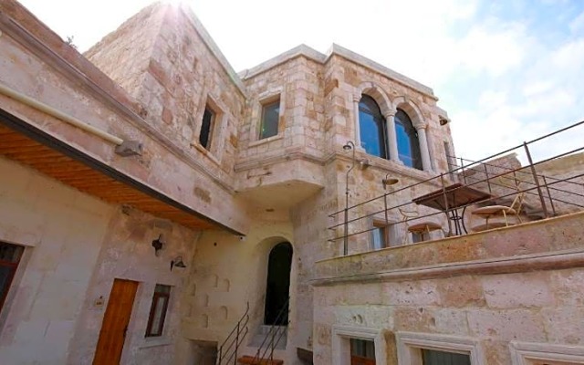 Sarnich Cave Suites