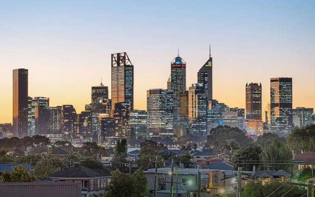 Designer Luxury 3brd - Epic Views - South Perth