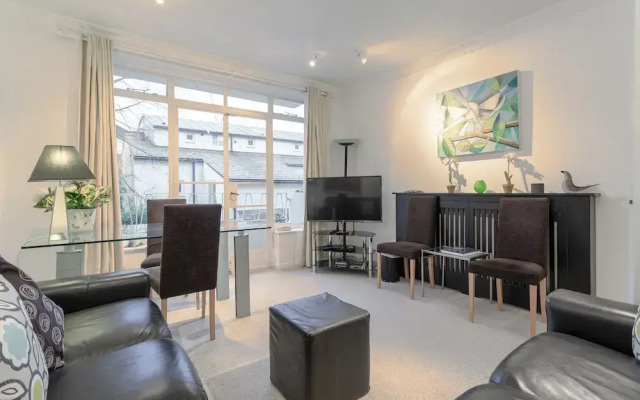 2 Bedroom Flat With Balcony In Chelsea