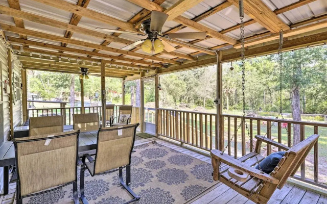 Cozy Steinhatchee House w/ Fire Pit & Grill!