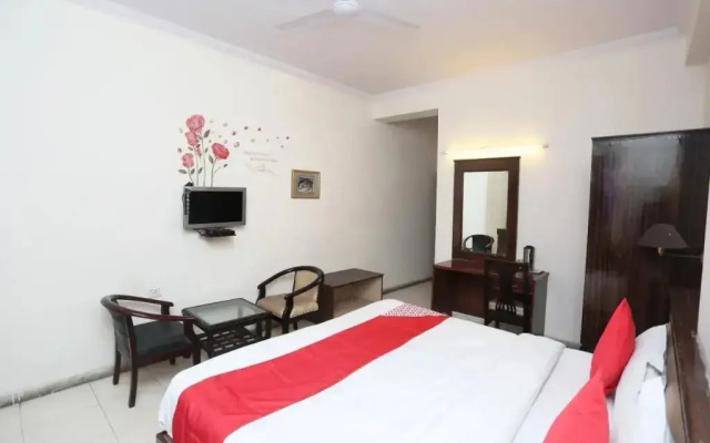 Hotel Nuova By OYO Rooms