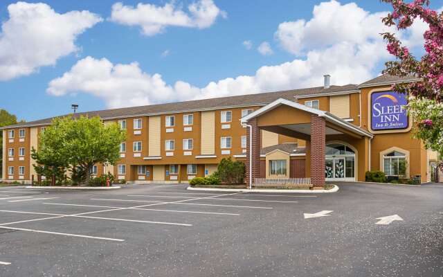 Sleep Inn & Suites Niantic North