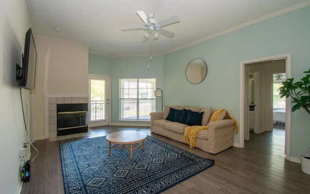 Delightful, Refurbished Apt! Everything you need!