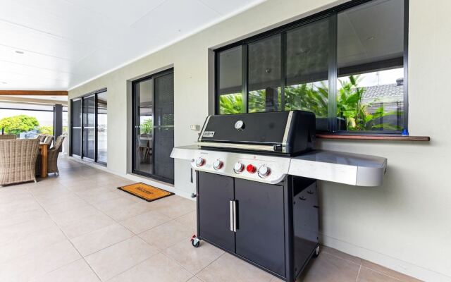 Yalla24-Luxury Resort Style Holiday Home