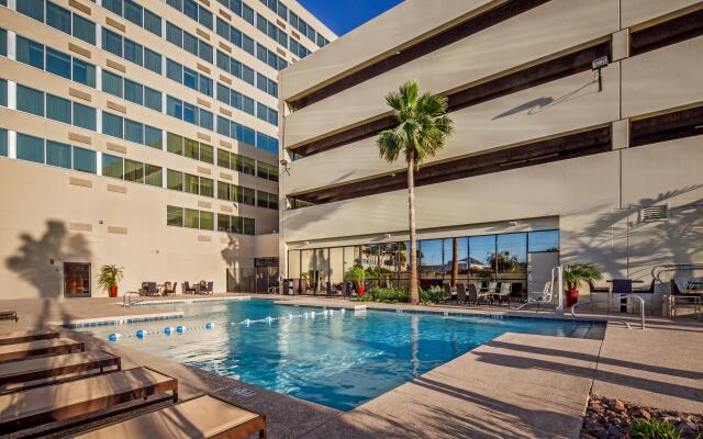 Crowne Plaza Phoenix Airport - PHX