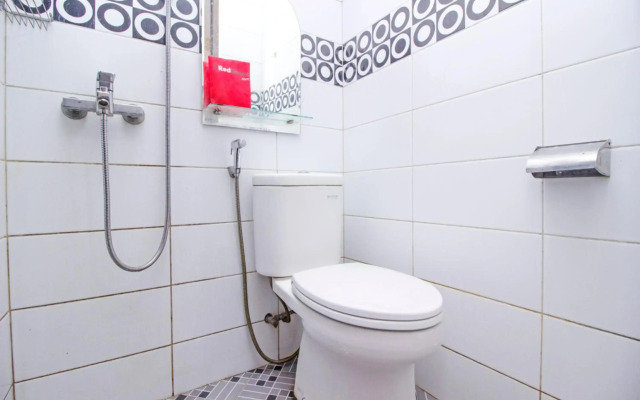 RedDoorz Plus near Isola UPI