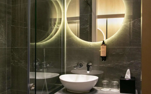 Mercure Larnaca Finikoudes Beach