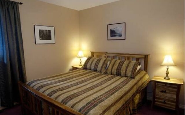 Innwest Kirkwood Inn