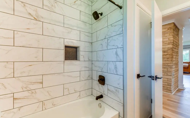 Charming Charlotte Home: 2 Mi to Downtown!
