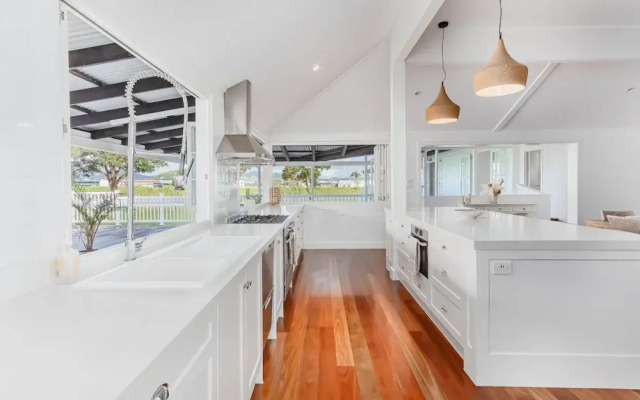 Hamptons White House