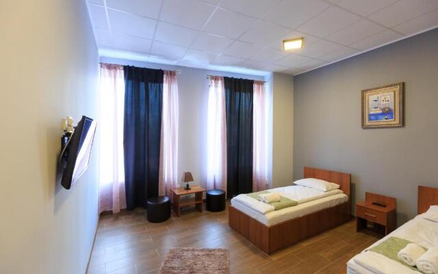 Corner Center Rental