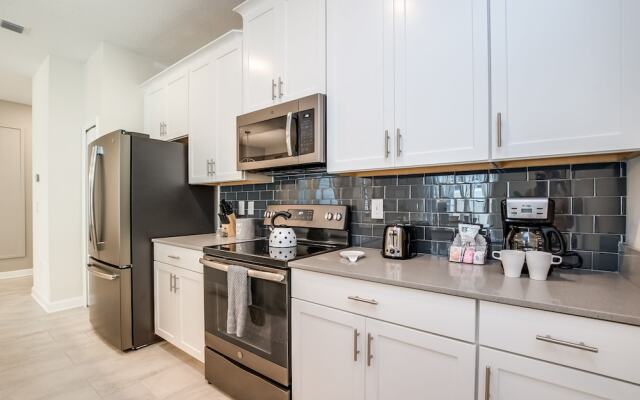 Stylish Home w/ Private Pool, 10 Min. From Disney!