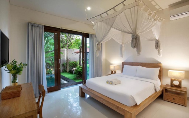 BIG Private 7 BED, 7 BATH, Goldflower Villa with 2x Pool, 2x lounge, Best location – Guest Rooms – Kuta