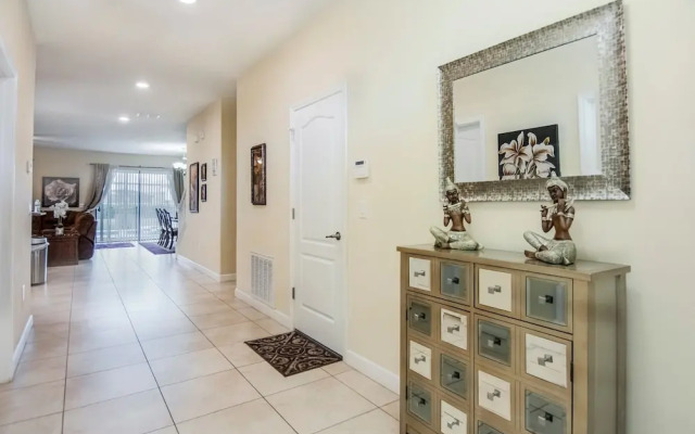 Home next to Disney CG1406