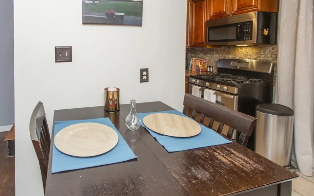 Fairmount GEM With Patio in the of it all