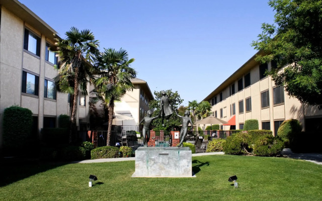 University Square Hotel