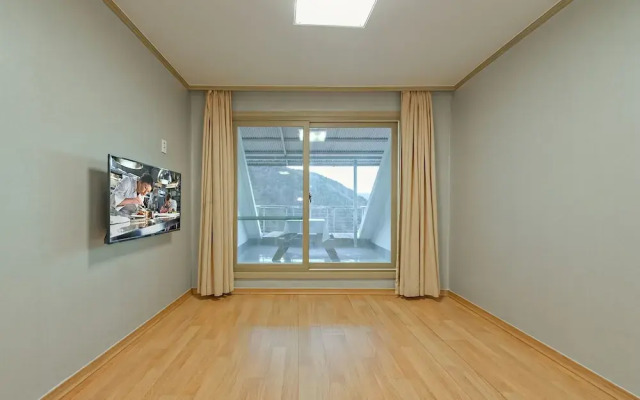 Sancheong Sinsegye Jirisan Resort