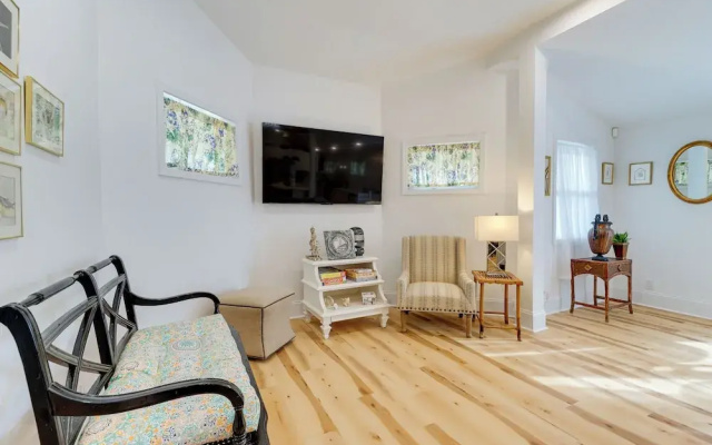 ~ 1 Mi to Dtwn: Wilmington Home w/ Patio!