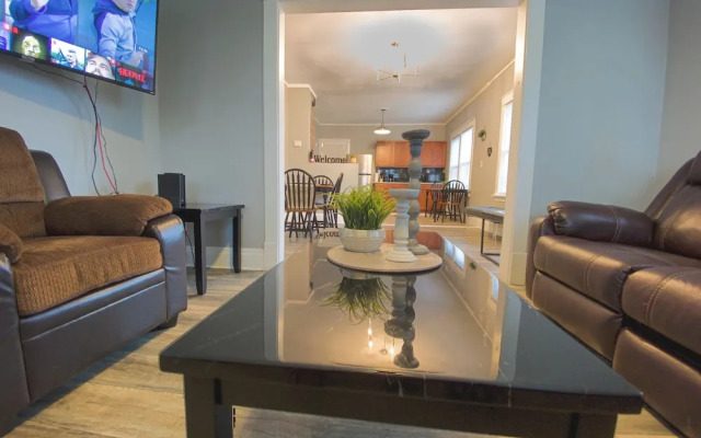 Large 6Br, 2Ba Close To Niagara Falls