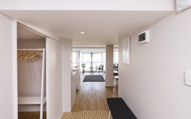 City Style Penthouse in Downtown