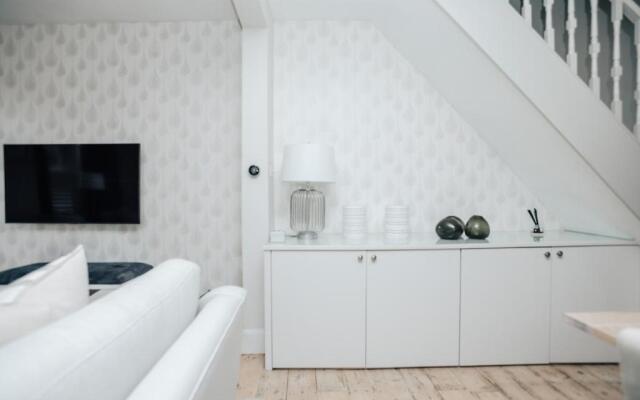 The Dragonfly - Central 2 bedroom house