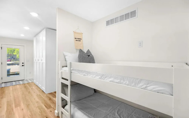 Bearcat Bungalows Two Homes One Rental, Sleep 22