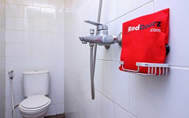 RedDoorz near Maranatha University 3