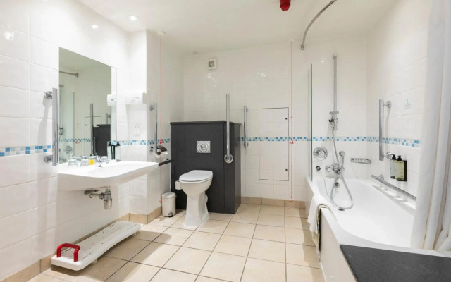 Holiday Inn Cardiff City Centre by IHG