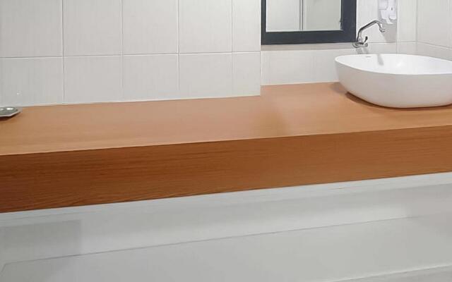 RedDoorz Apartment @ Grand Sentraland Karawang