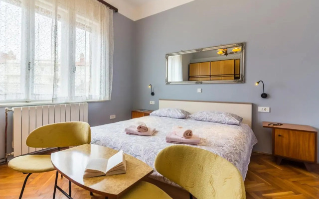 Spacious & Smart Center Apartment