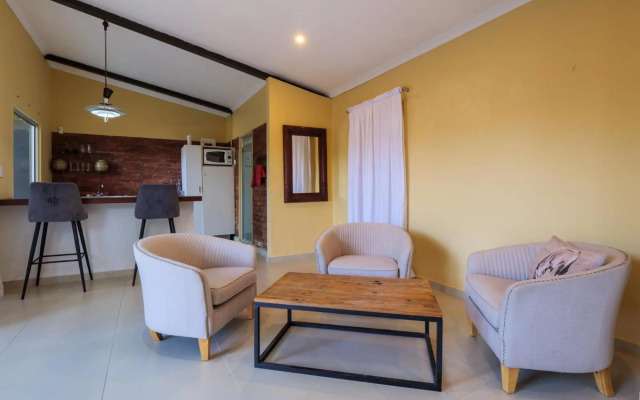 Private Studio flatlet, Uncapped Wifi, Netflix,Full DSTV