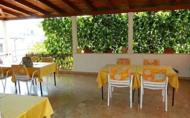 Apartments and Rooms Darinka