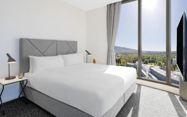 Meriton Suites Canberra
