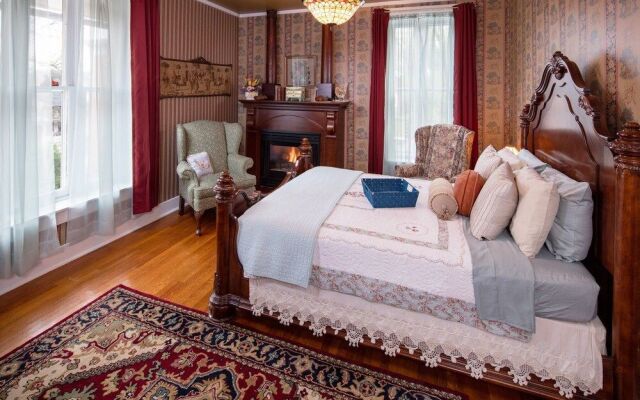 The Steamboat House Bed & Breakfast