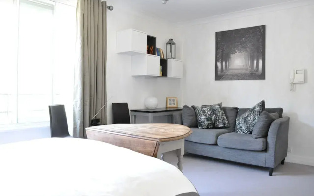 Knightsbridge 1 Bedroom Flat