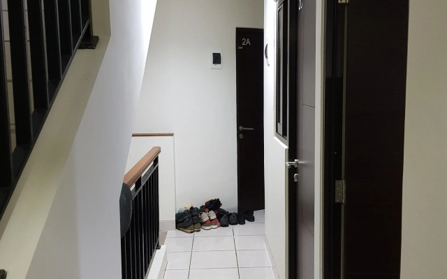 Aloha Guest House - 1 Male Only by ZUZU