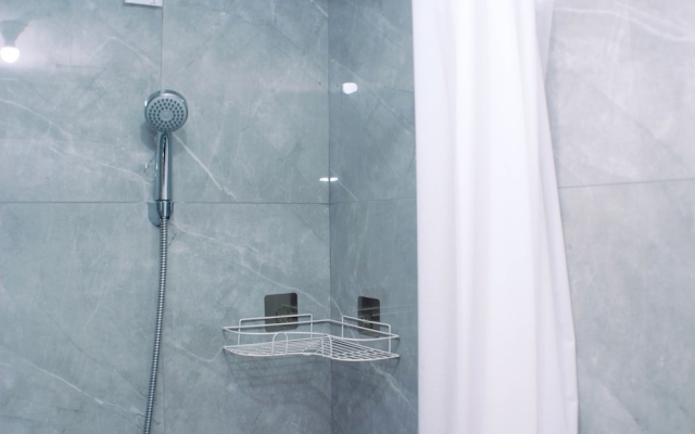 Elegant And Comfortable Studio At Sayana Apartment