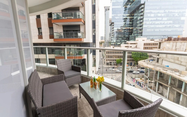Sunlit Urban Escape with Balcony by Sea N Rent