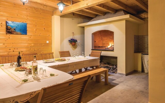 Beautiful Home in Zatoglav With Wifi and 4 Bedrooms