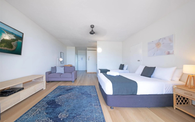 Whitsunday Terraces Hotel Airlie Beach – Guest Rooms – Airlie Beach