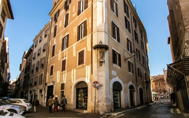 Piazza Venezia Luxury Design Apartment