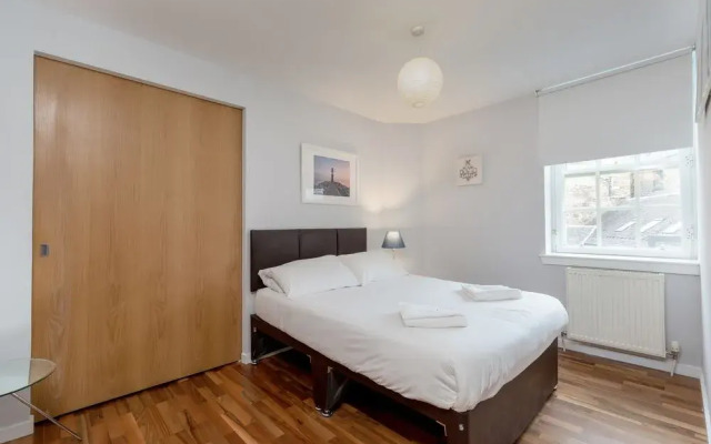 Silver Lining - Mile Apartments