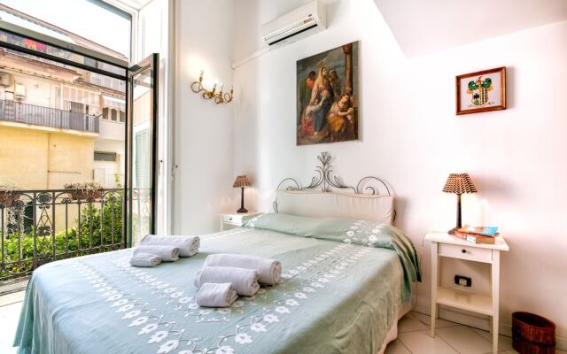 Upscale Central Amalfi Apartment In 19th-century Building